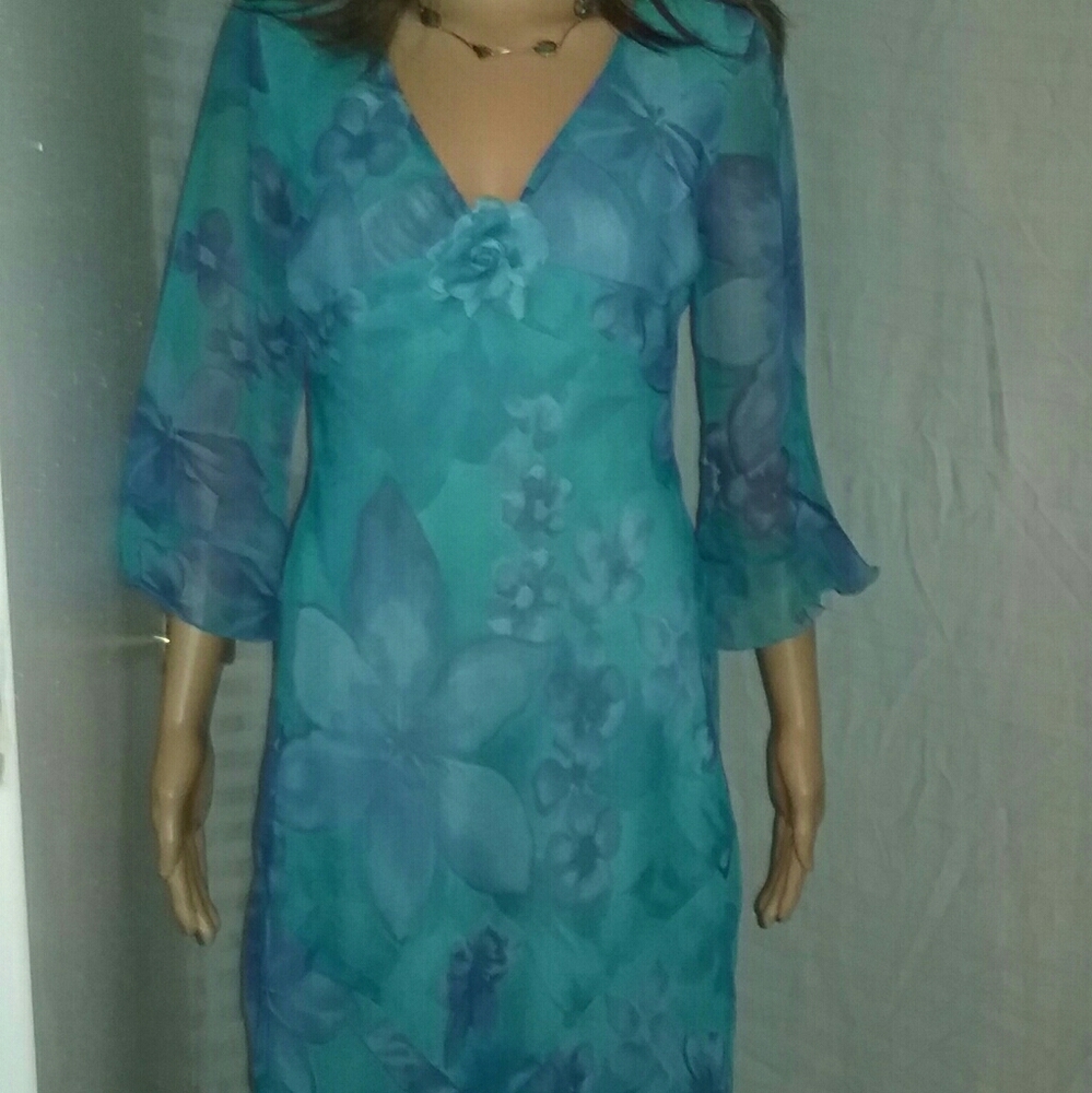 CDC Petties sz 8 flowered  blue dresssh
